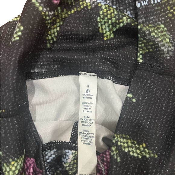 Lululemon high waisted floral 2” inseam shorts size 4 - Picture 4 of 4